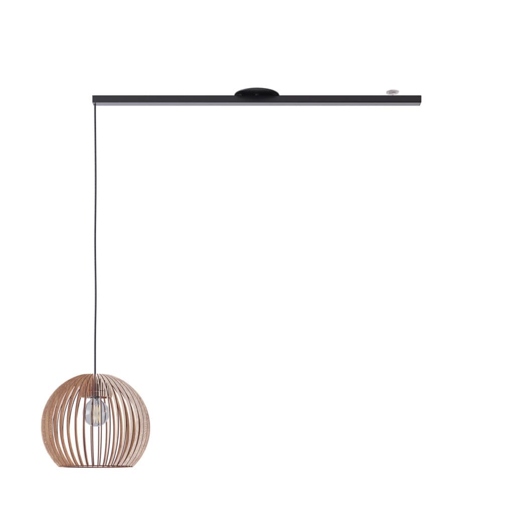 Image du produit Lightswing Single noir avec lampe suspendue en bois.